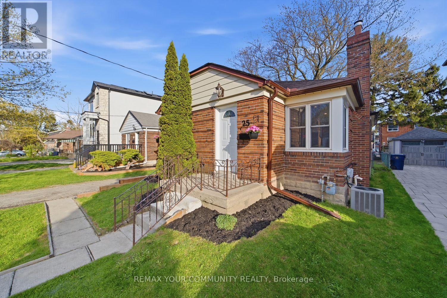 25 Murrie Street, Toronto, Ontario  M8V 1X6 - Photo 2 - W13122272