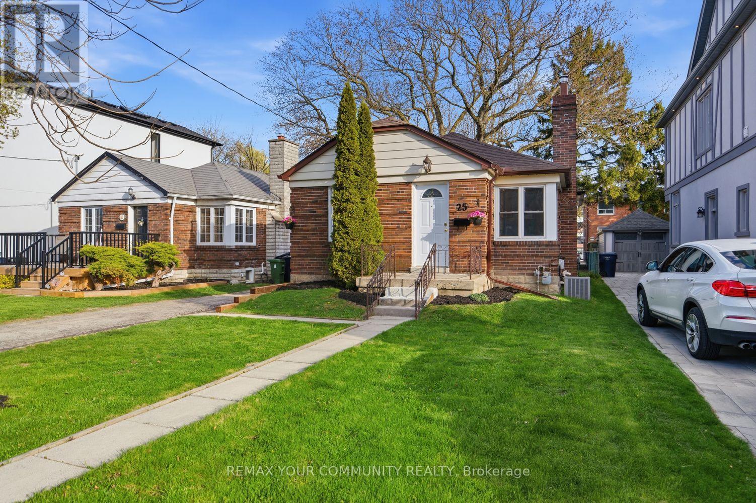 25 Murrie Street, Toronto, Ontario  M8V 1X6 - Photo 3 - W13122272