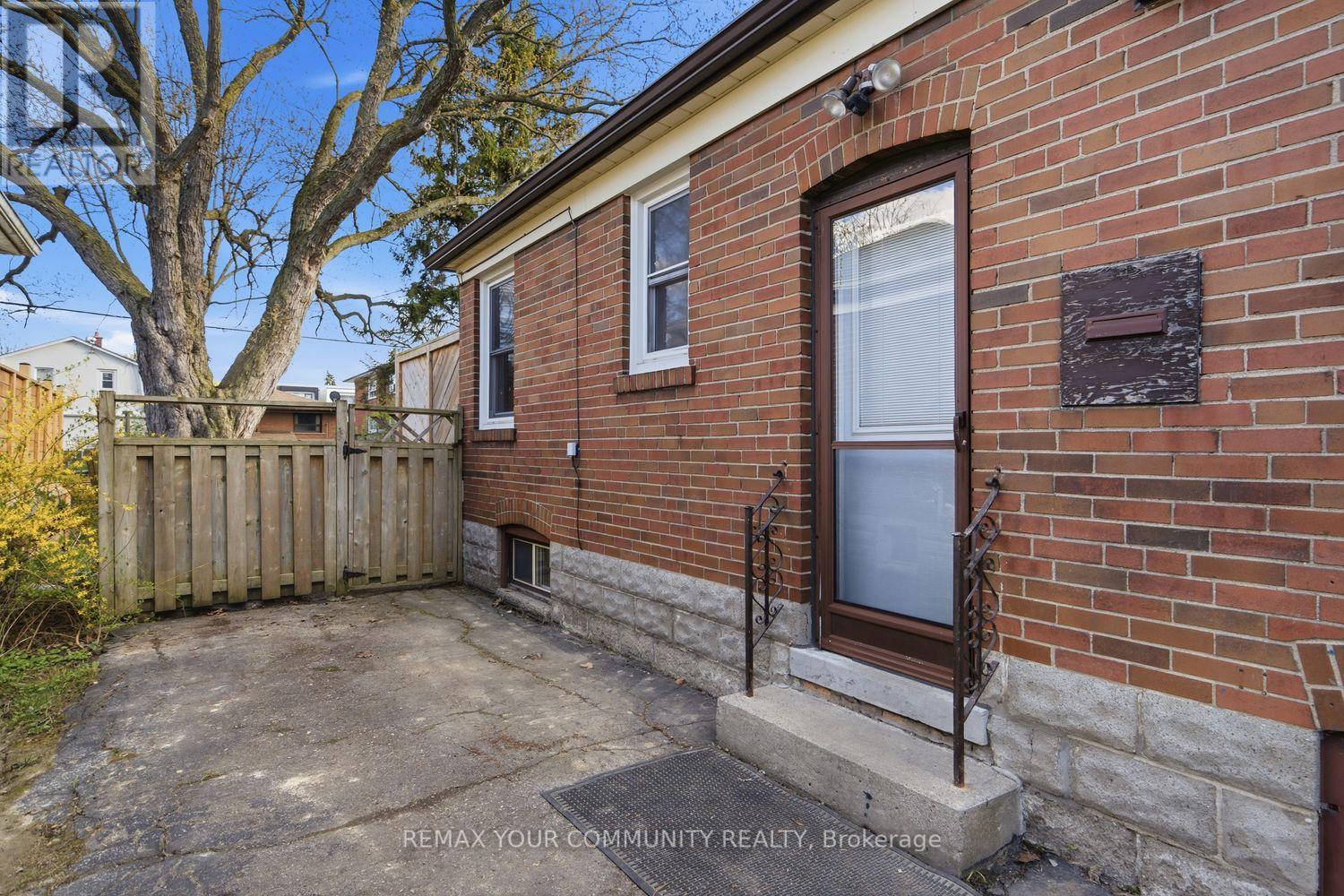25 Murrie Street, Toronto, Ontario  M8V 1X6 - Photo 4 - W13122272