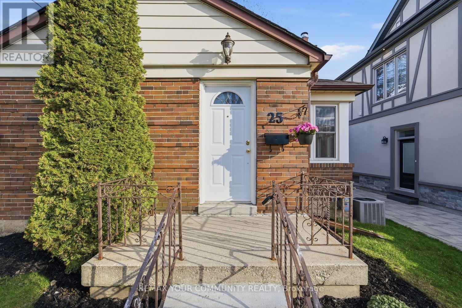 25 Murrie Street, Toronto, Ontario  M8V 1X6 - Photo 5 - W13122272