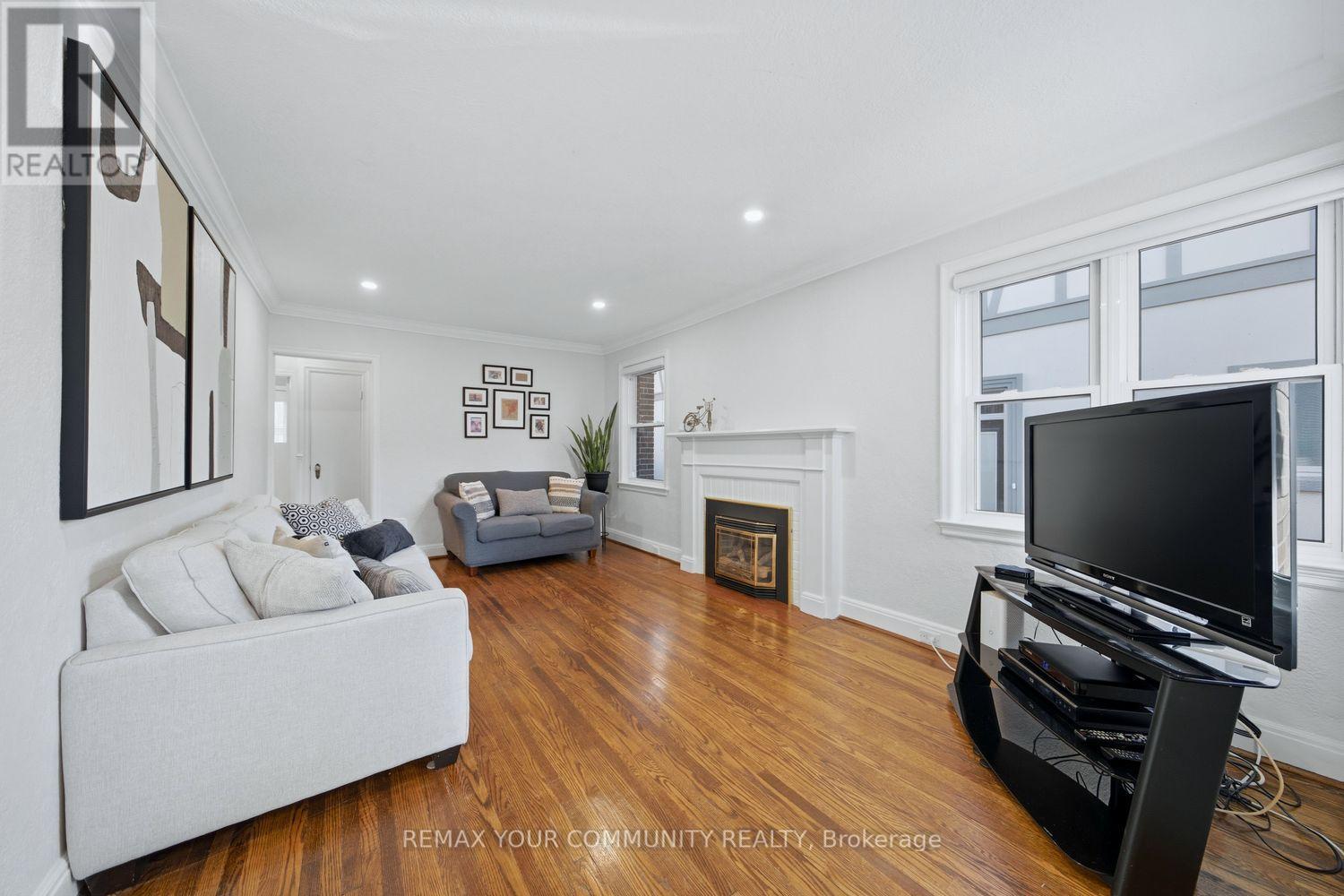 25 Murrie Street, Toronto, Ontario  M8V 1X6 - Photo 7 - W13122272