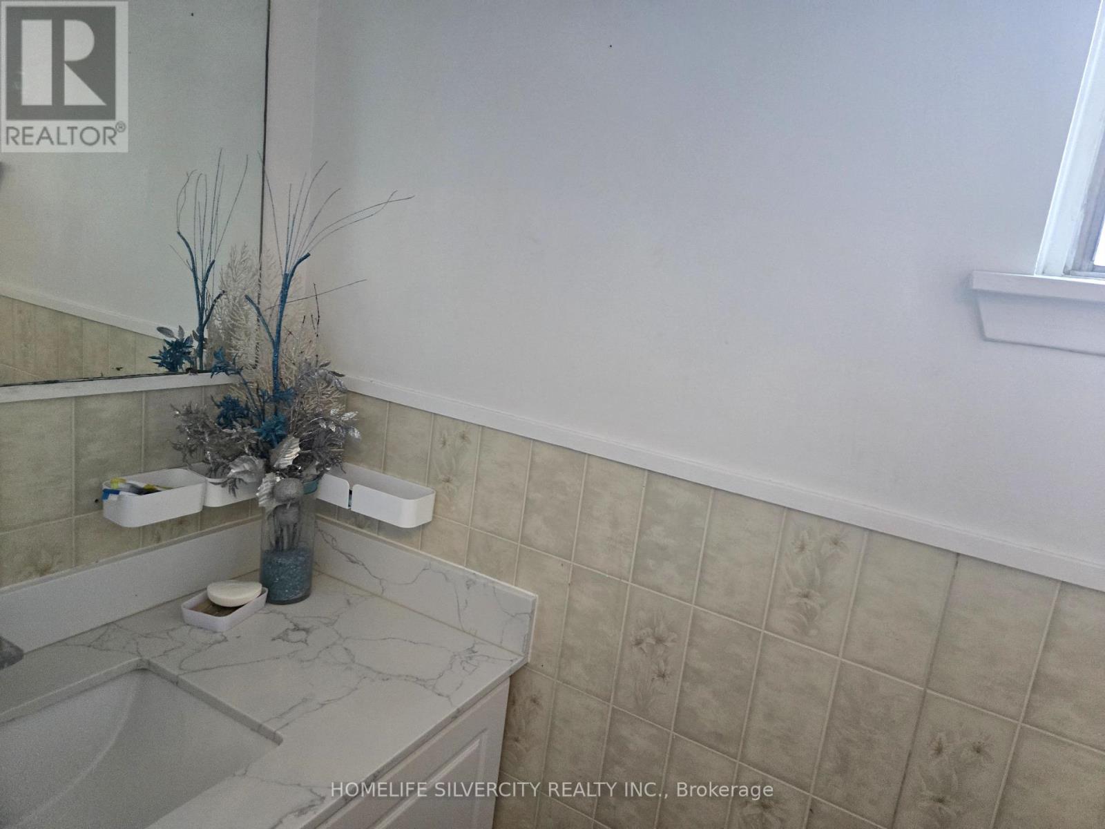 7585 Wrenwood Crescent, Mississauga, Ontario  L4T 2V8 - Photo 14 - W13122274