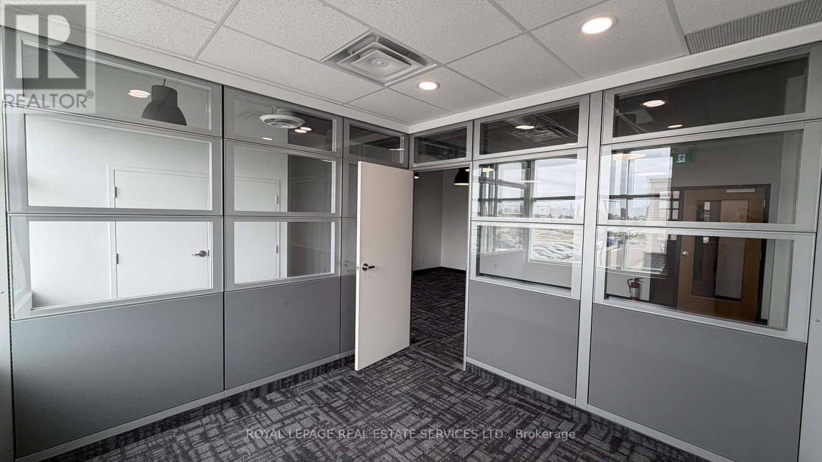 213 - 3465 Rebecca Street, Oakville, Ontario  L6L 0H3 - Photo 3 - W13122308