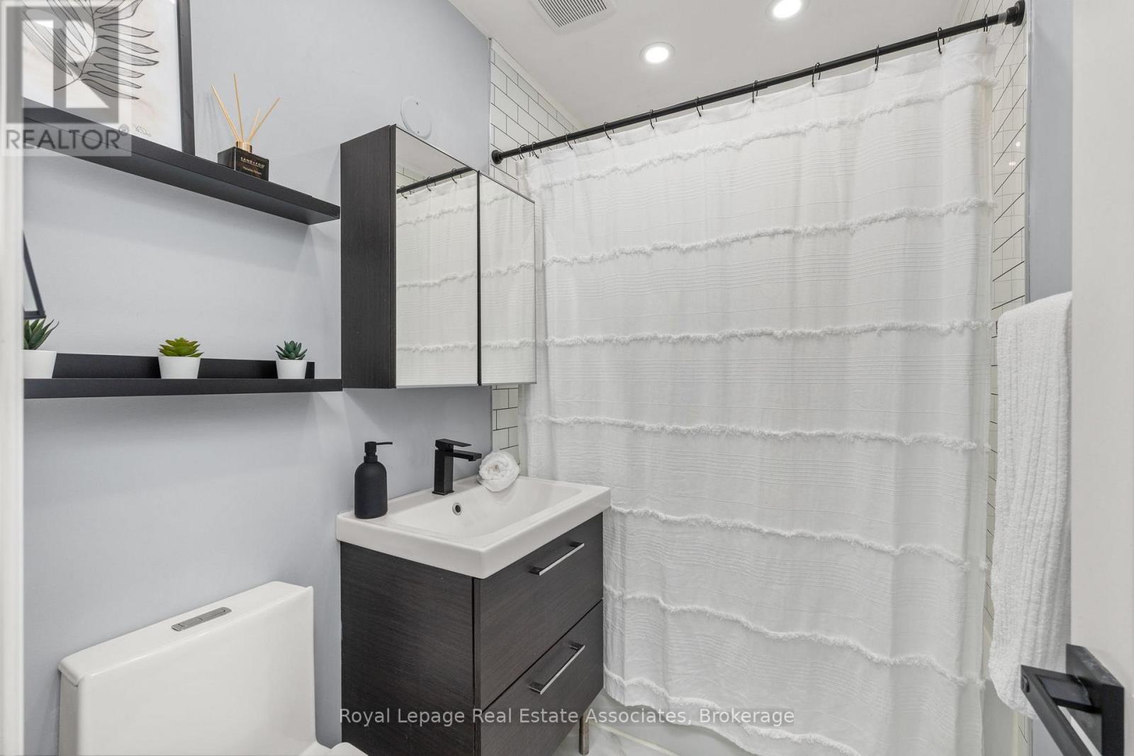66 Kingsmere Crescent, Brampton, Ontario  L6X 1Z4 - Photo 18 - W13122334