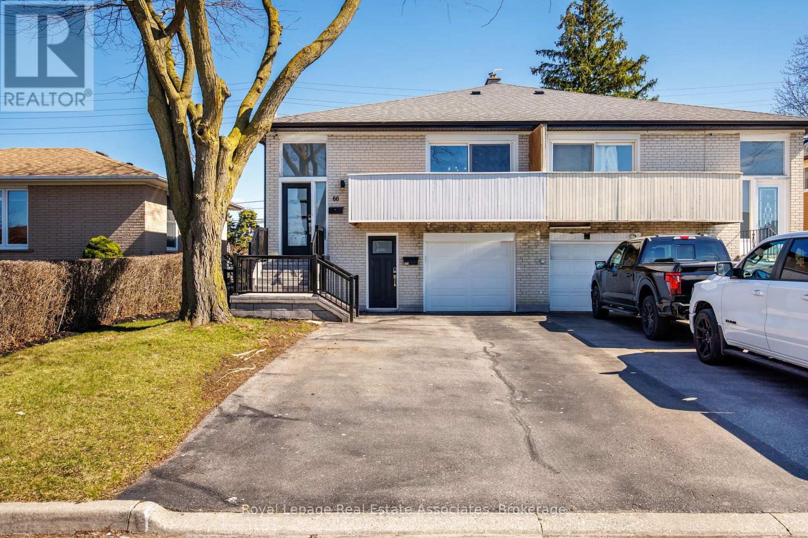 66 Kingsmere Crescent, Brampton, Ontario  L6X 1Z4 - Photo 2 - W13122334