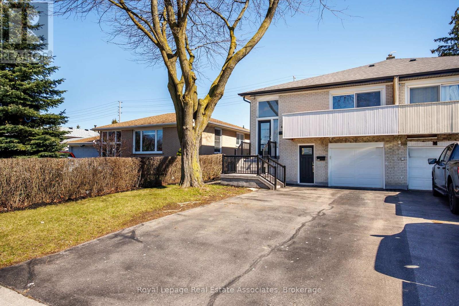 66 Kingsmere Crescent, Brampton, Ontario  L6X 1Z4 - Photo 3 - W13122334
