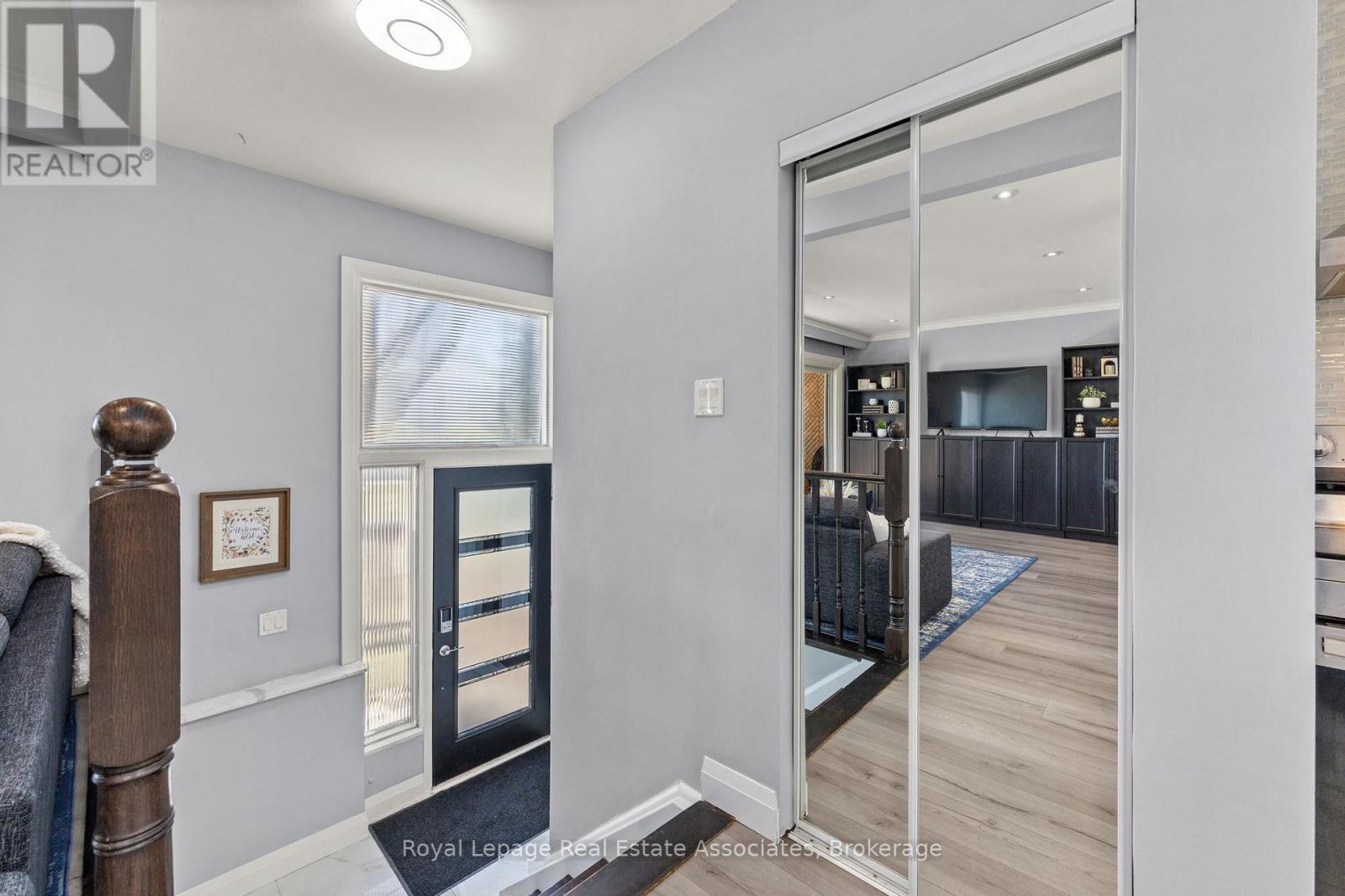 66 Kingsmere Crescent, Brampton, Ontario  L6X 1Z4 - Photo 4 - W13122334
