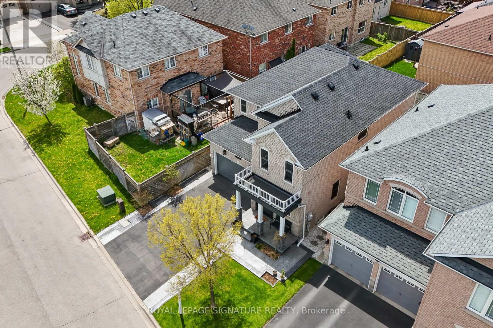 18 Senwood Street, Brampton, Ontario  L7A 3S5 - Photo 4 - W13122340