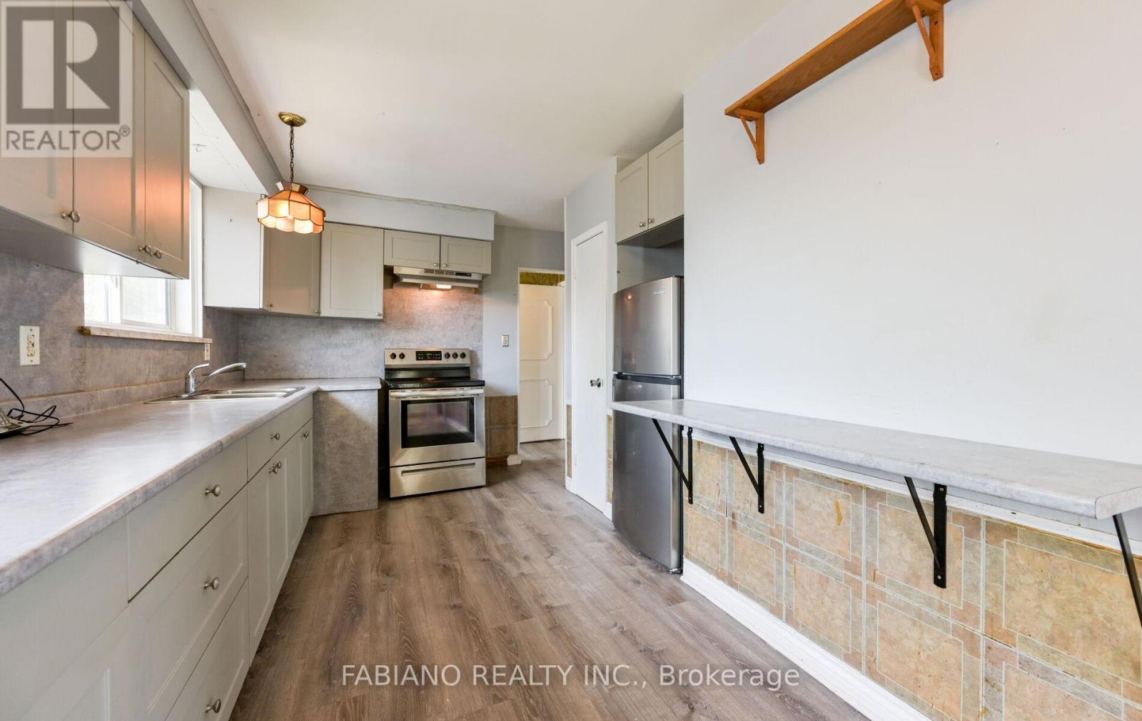 35 Murchison Crescent, Toronto, Ontario  M9V 3P5 - Photo 11 - W13122554