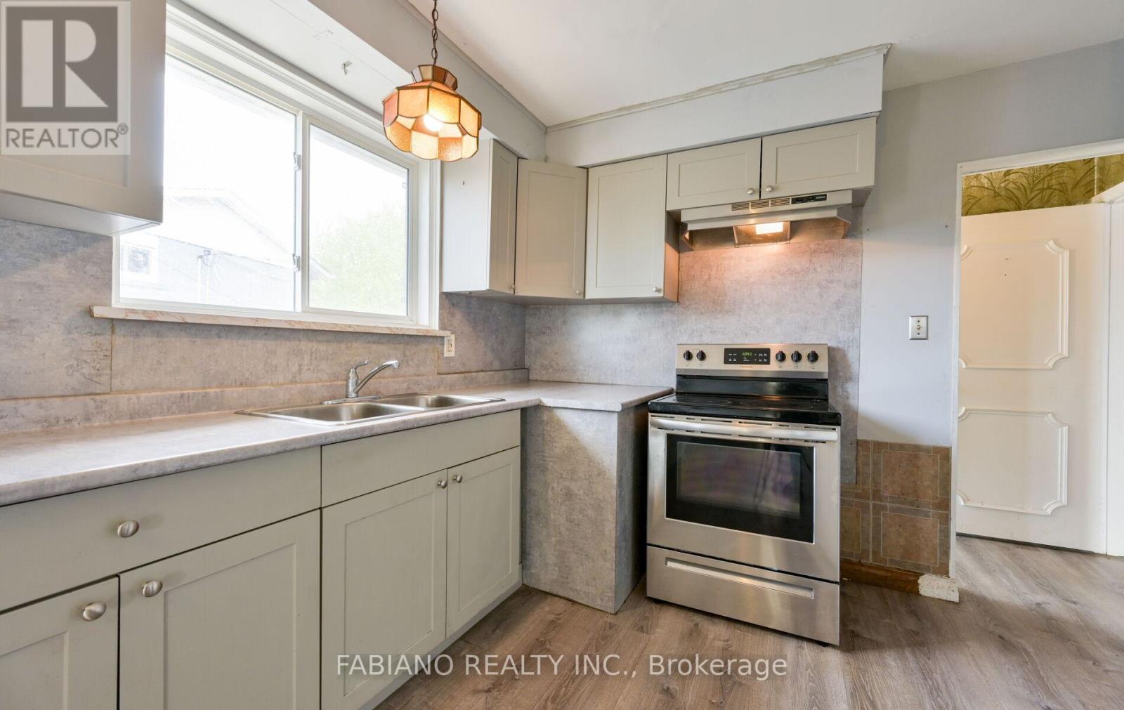 35 Murchison Crescent, Toronto, Ontario  M9V 3P5 - Photo 12 - W13122554
