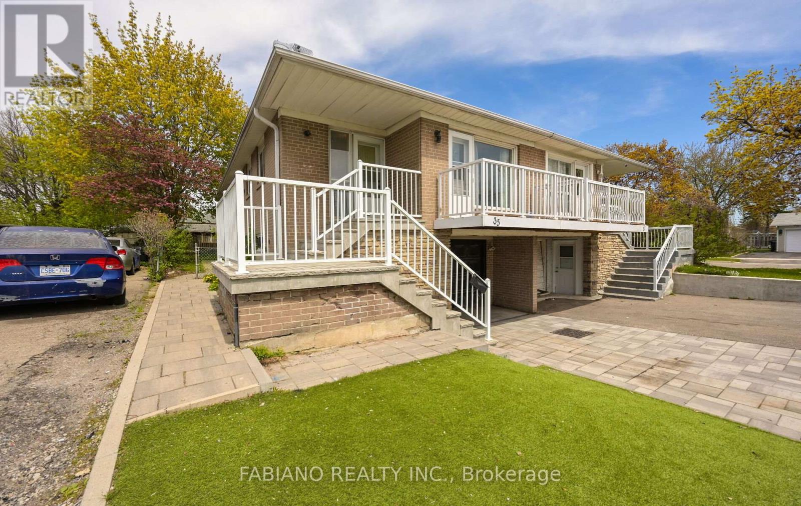 35 Murchison Crescent, Toronto, Ontario  M9V 3P5 - Photo 4 - W13122554