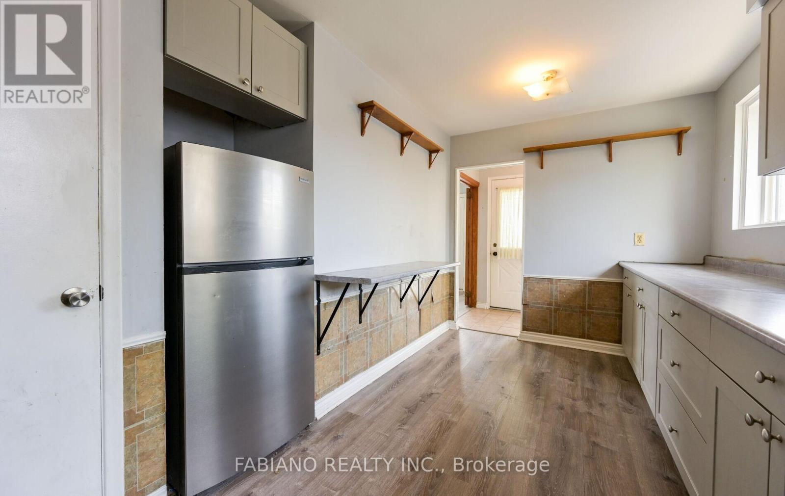 35 Murchison Crescent, Toronto, Ontario  M9V 3P5 - Photo 9 - W13122554