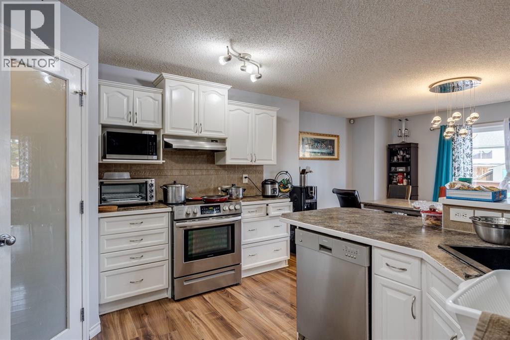47 Westmount Road, Okotoks, Alberta T1S 2J3 - Photo 10 - A2310716