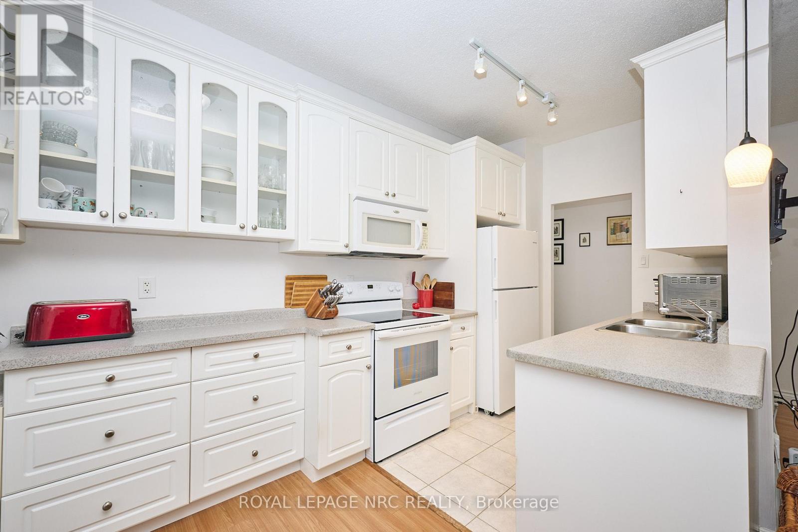 101 - 6390 Huggins Street, Niagara Falls, Ontario  L2J 1H1 - Photo 3 - X13122726