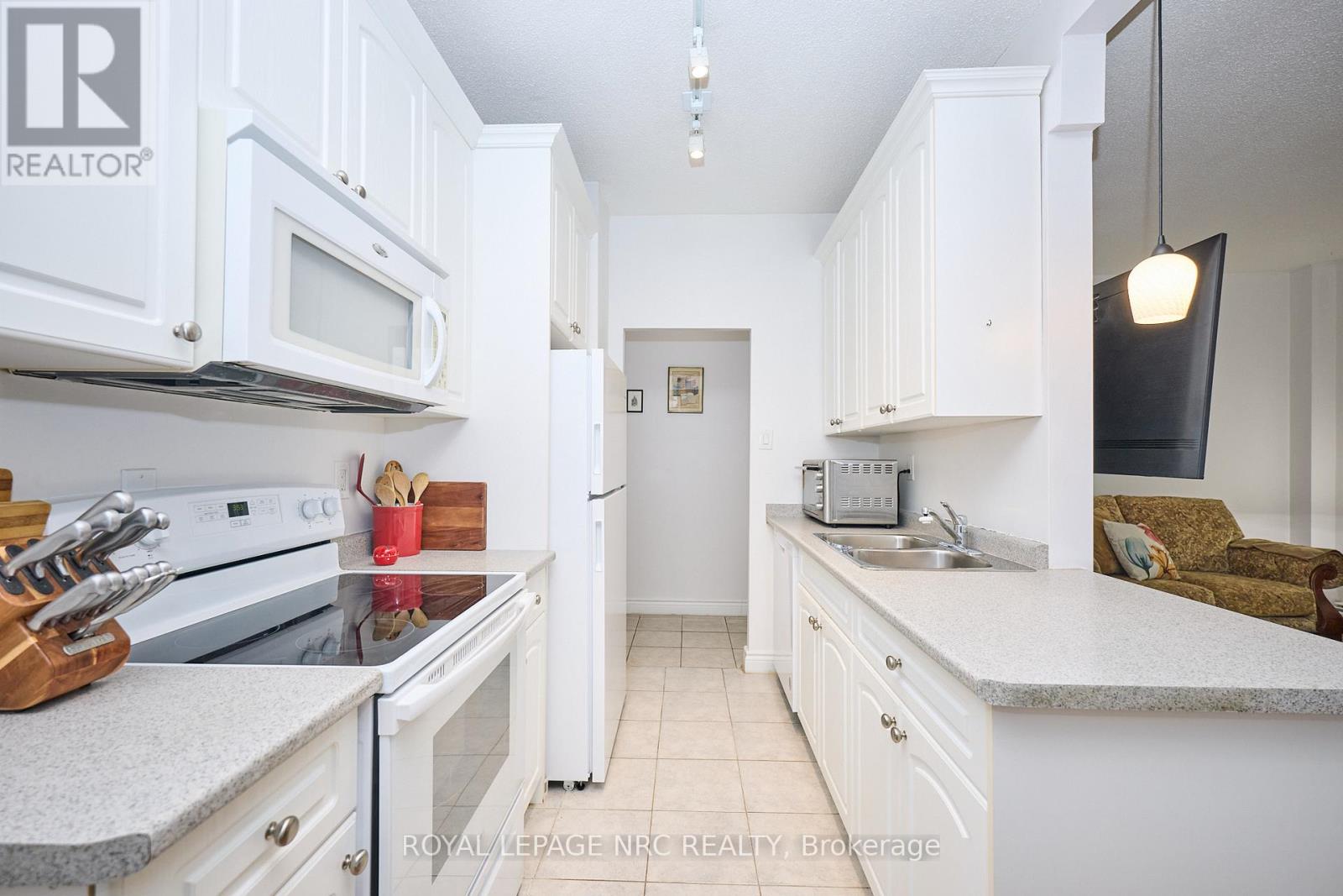 101 - 6390 Huggins Street, Niagara Falls, Ontario  L2J 1H1 - Photo 4 - X13122726