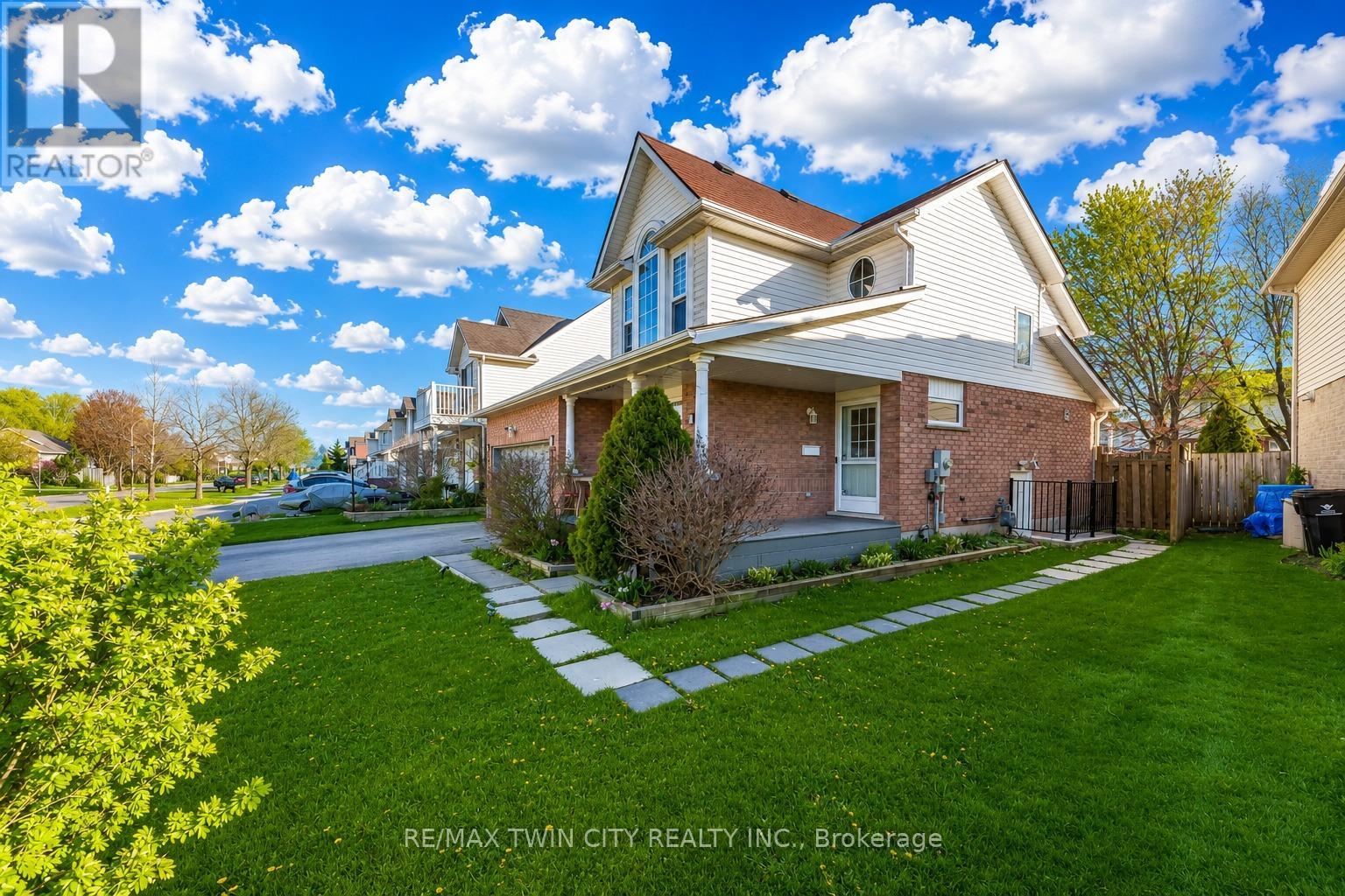15 Copper Leaf Street, Kitchener, Ontario  N2E 3T3 - Photo 2 - X13122484