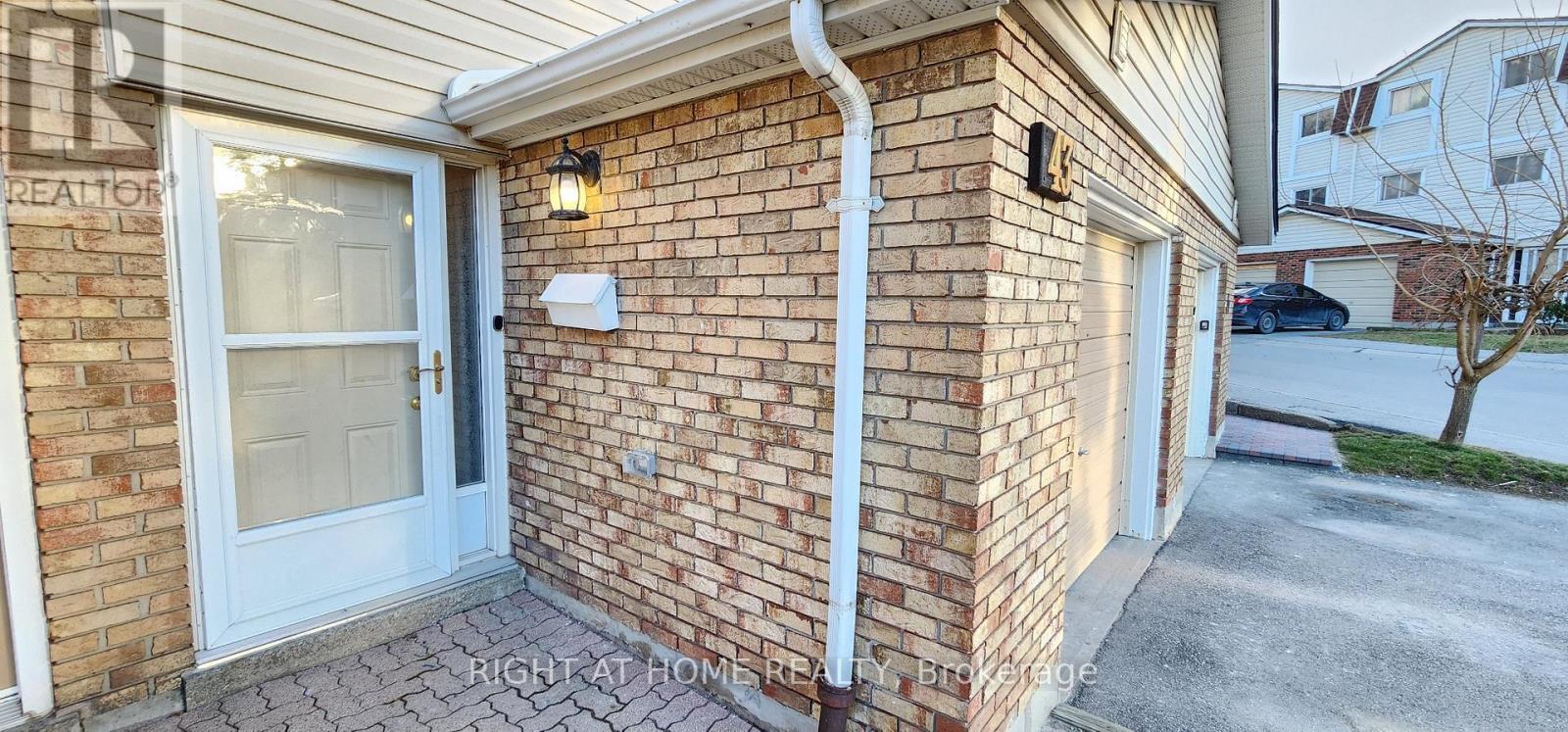 43 - 11 Harrisford Street, Hamilton, Ontario L8K 6L7 - Photo 3 - X13122550