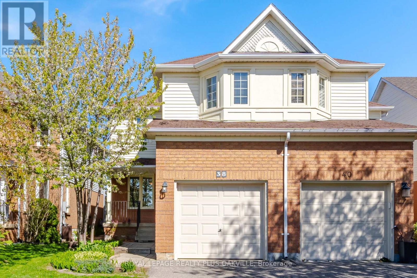38 HOUNDTRAIL DRIVE, Hamilton, Ontario
