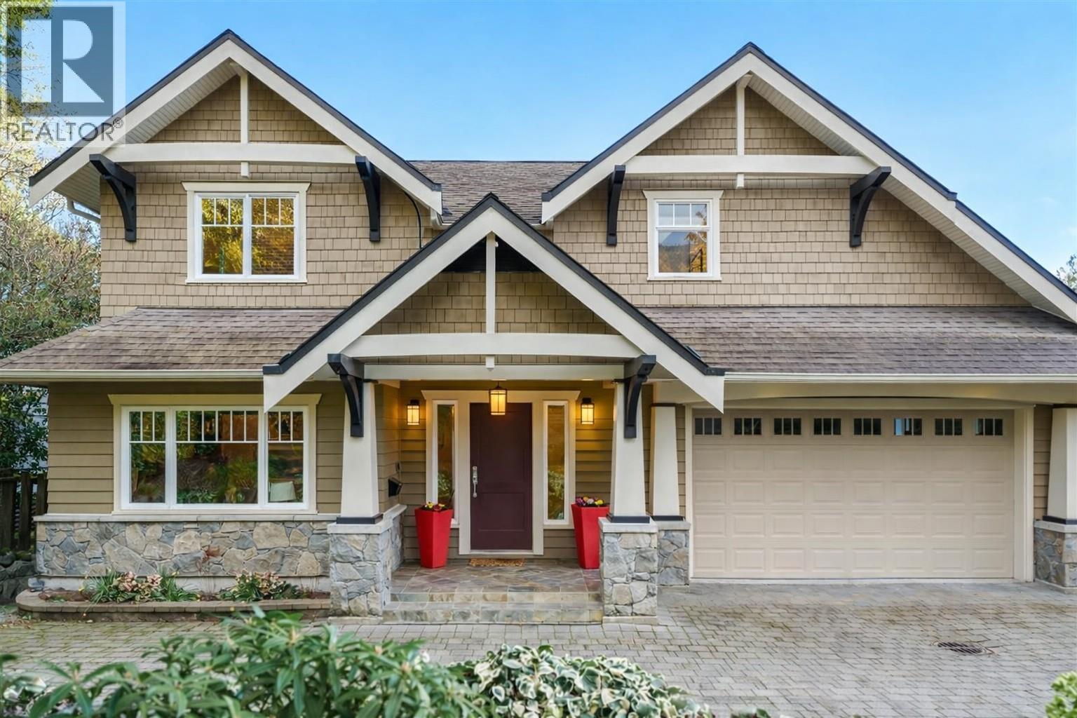 2618 LAWSON AVENUE, West Vancouver, British Columbia