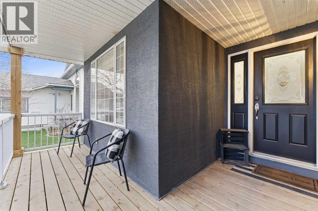 212 Cove Drive, Chestermere, Alberta  T1X 1E9 - Photo 3 - A2308468