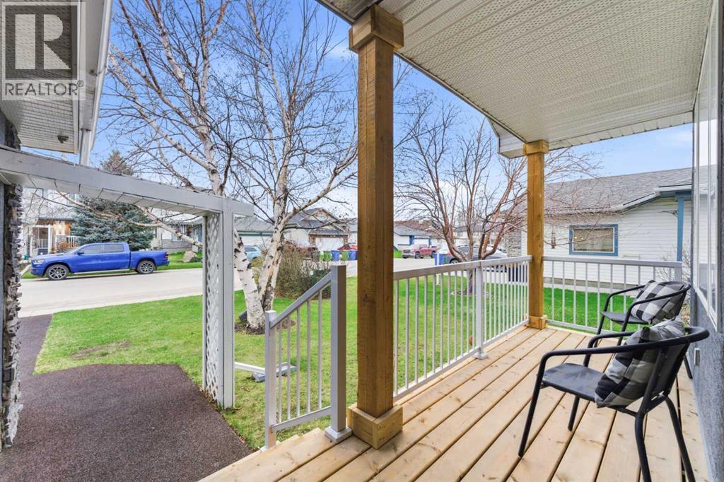 212 Cove Drive, Chestermere, Alberta  T1X 1E9 - Photo 4 - A2308468