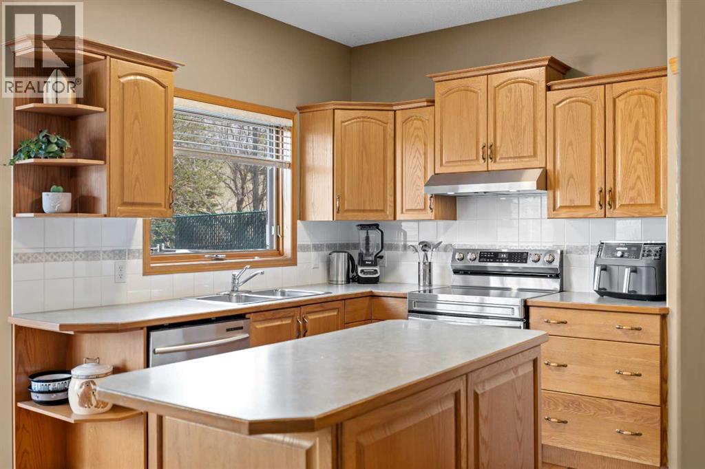 30 Gleneagles View, Cochrane, Alberta  T0L 0W2 - Photo 12 - A2308711