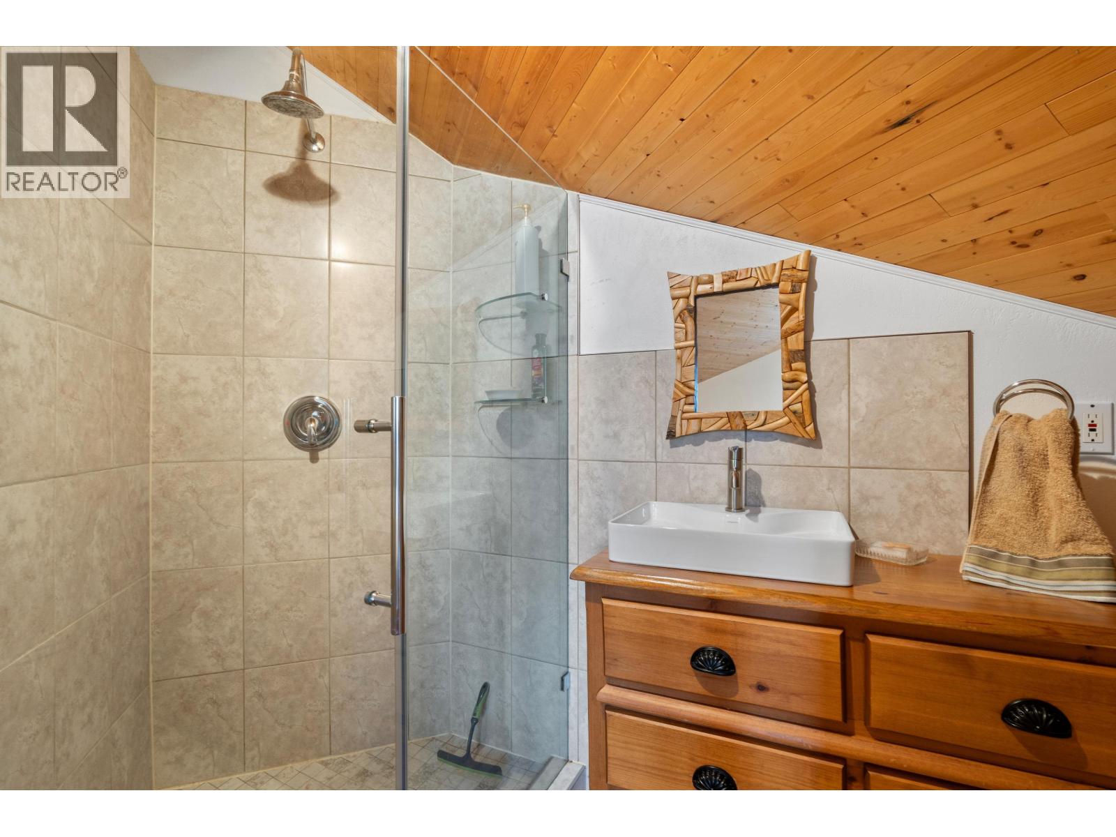 7815 Bell Road, Bridge Lake, British Columbia  V0K 1X2 - Photo 15 - R3123172