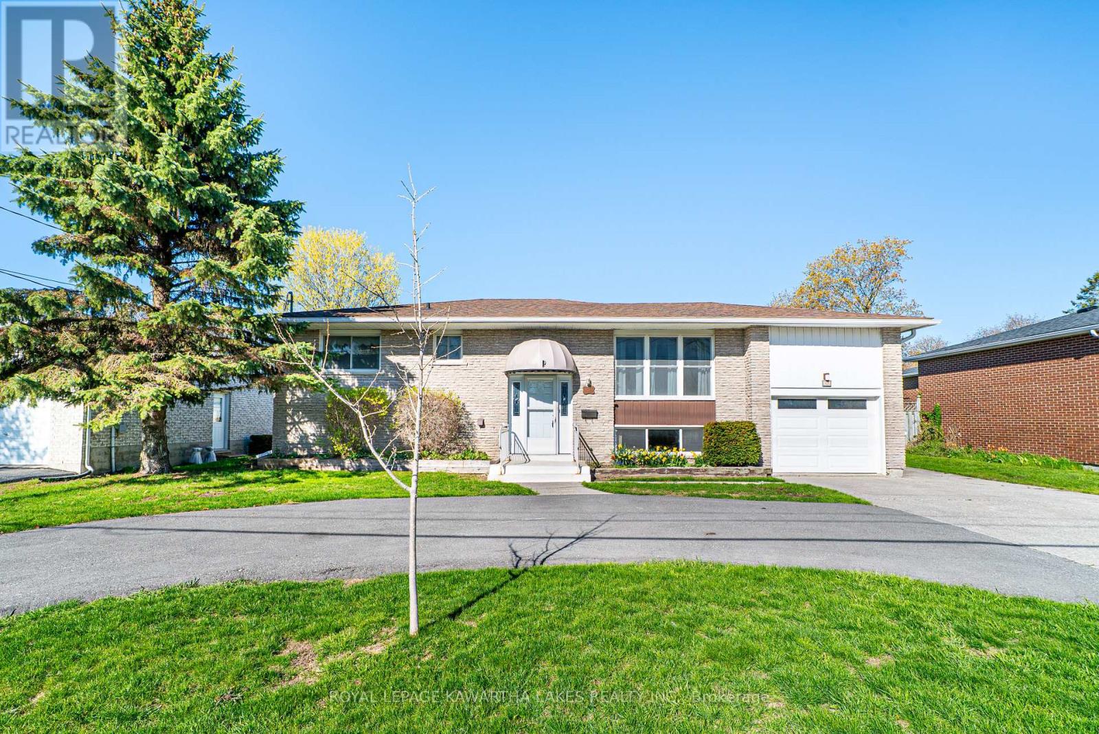 89 Angeline Street S, Kawartha Lakes, Ontario  K9V 3L4 - Photo 1 - X12615912