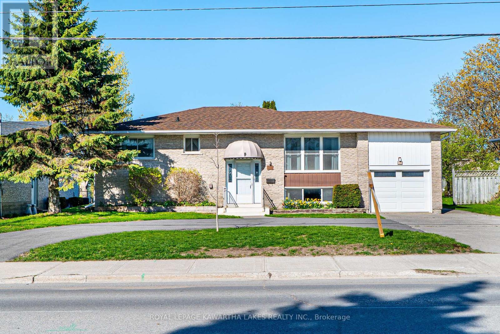 89 Angeline Street S, Kawartha Lakes, Ontario  K9V 3L4 - Photo 2 - X12615912