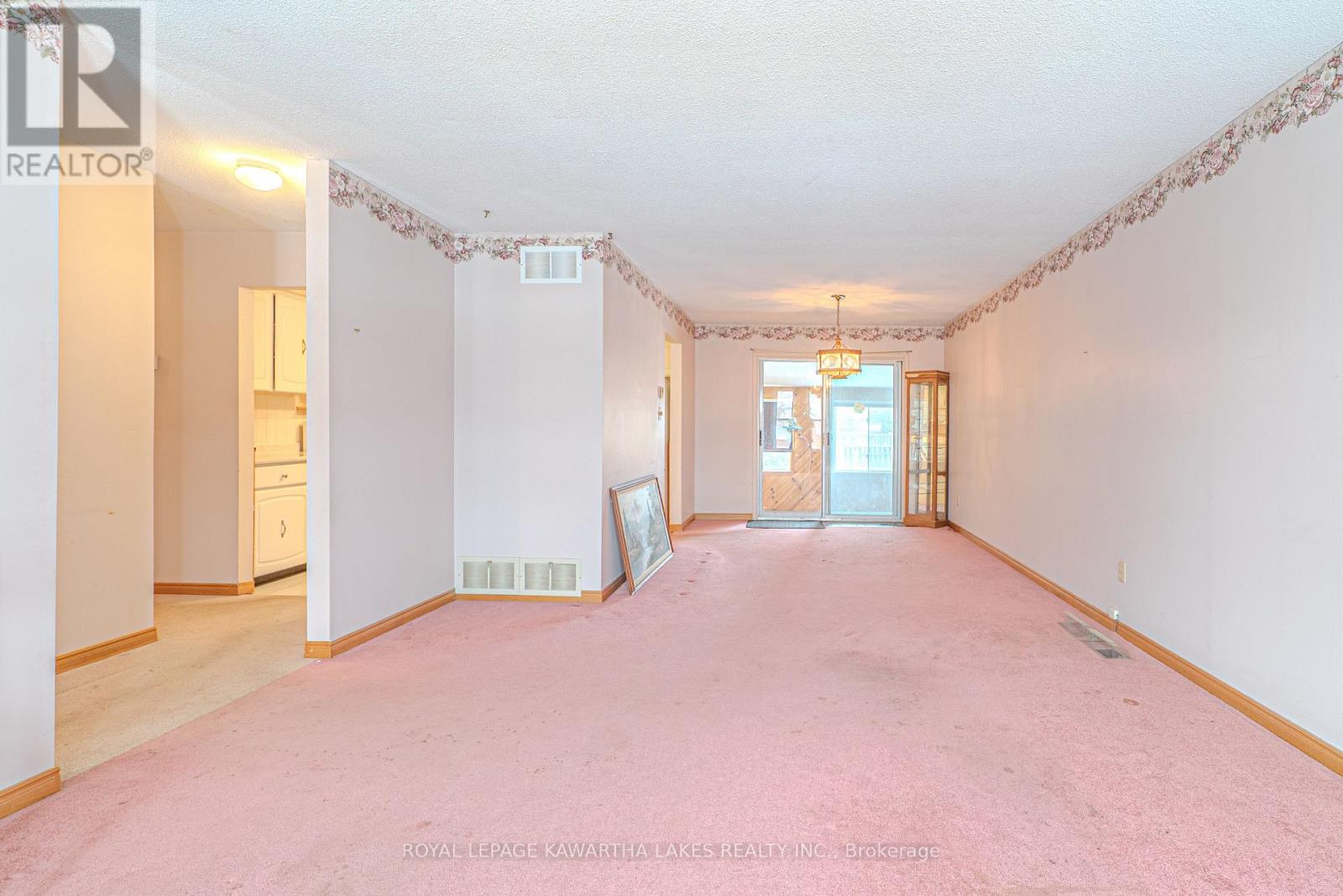 89 Angeline Street S, Kawartha Lakes, Ontario  K9V 3L4 - Photo 4 - X12615912