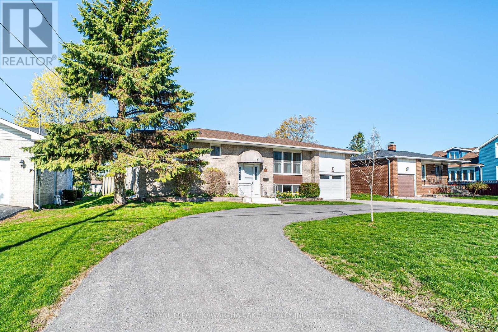 89 Angeline Street S, Kawartha Lakes, Ontario  K9V 3L4 - Photo 3 - X12615912