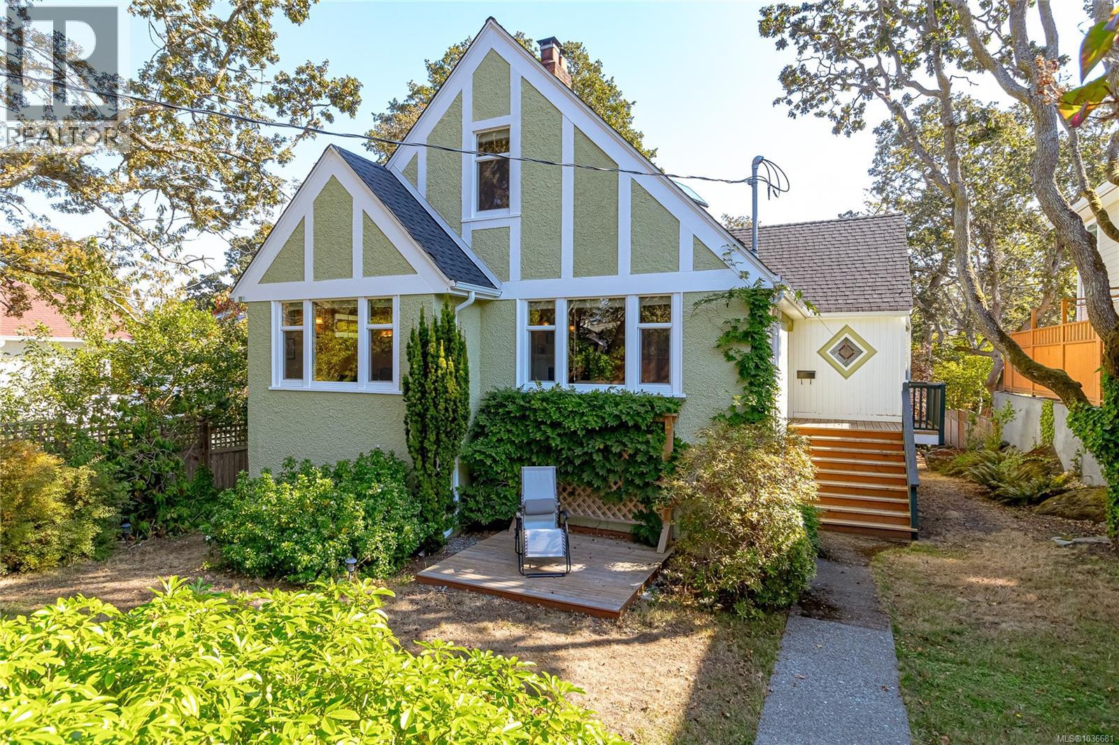 1959 Hampshire Rd, Oak Bay, British Columbia  V8R 5T9 - Photo 1 - 1036681