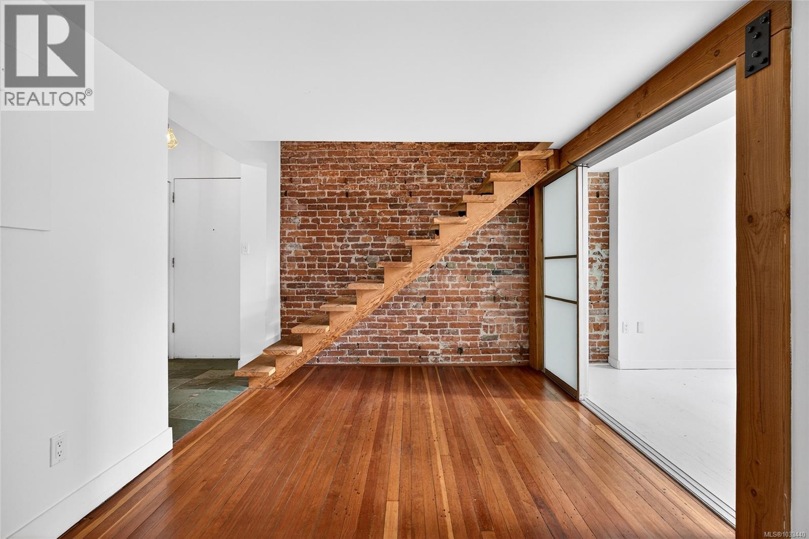 306 120 Douglas St, Victoria, British Columbia  V8V 2N9 - Photo 10 - 1033440