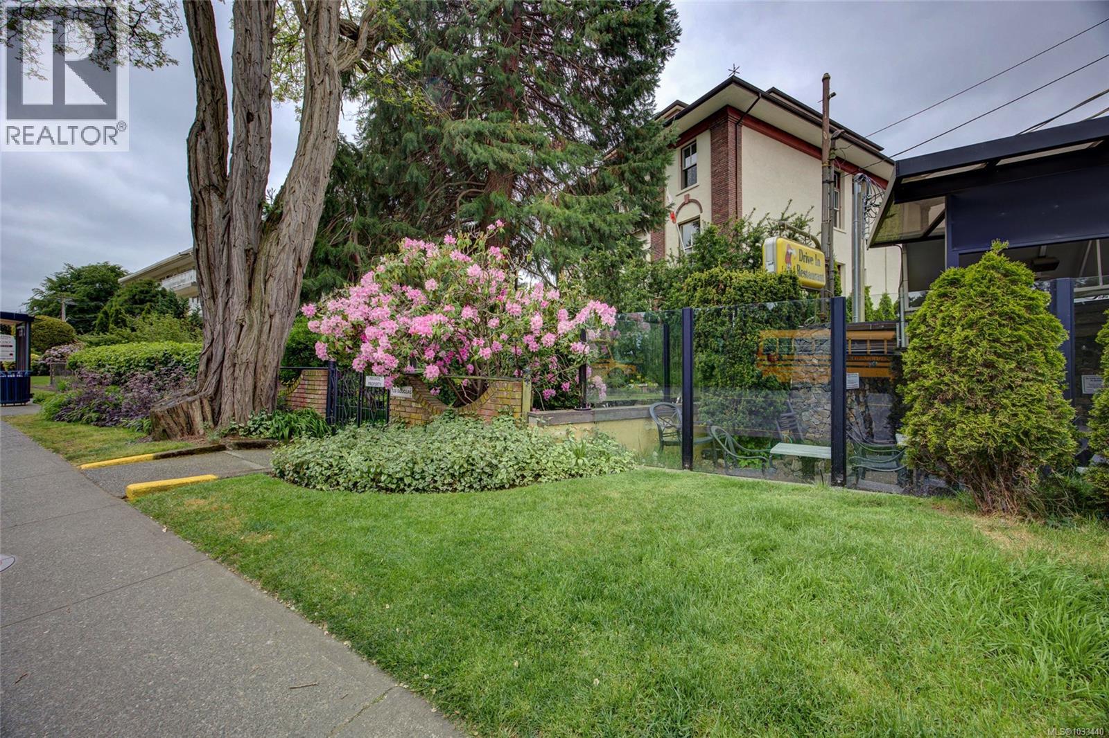 306 120 Douglas St, Victoria, British Columbia  V8V 2N9 - Photo 49 - 1033440