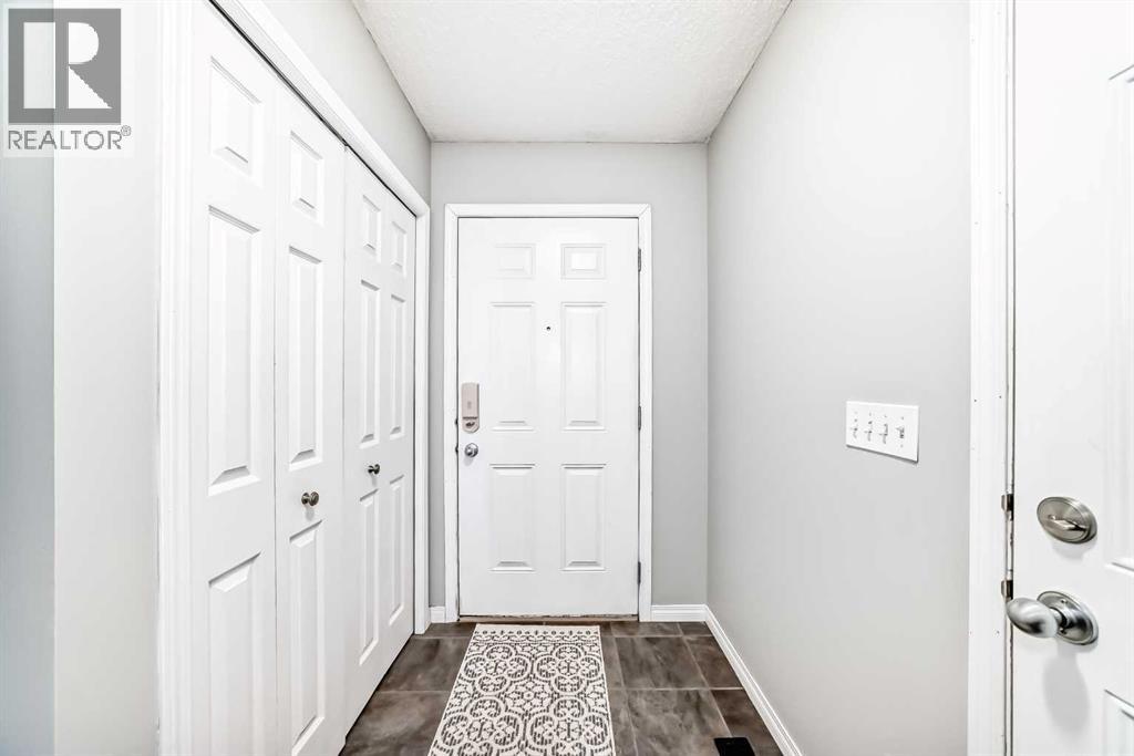 17 Copperfield Court Se, Calgary, Alberta  T2Z 4Z3 - Photo 4 - A2302063
