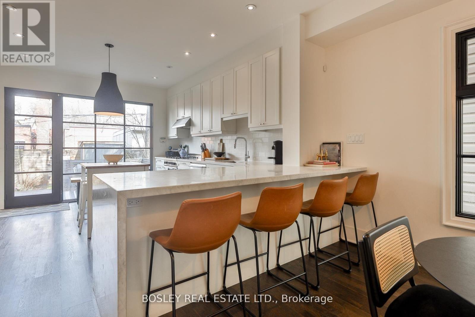 114 Ivy Avenue, Toronto, Ontario  M4L 2H7 - Photo 10 - E13122756