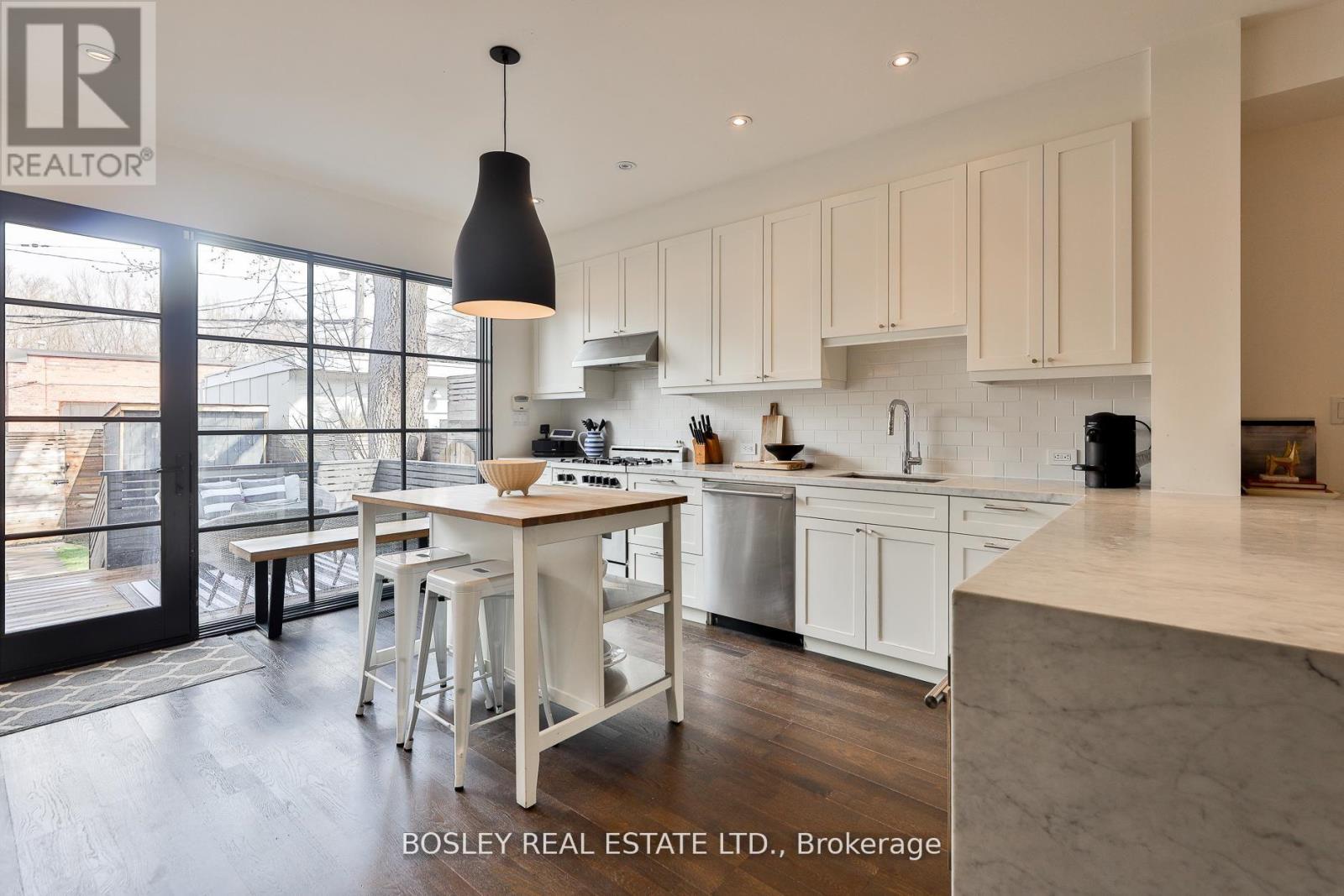 114 Ivy Avenue, Toronto, Ontario  M4L 2H7 - Photo 11 - E13122756