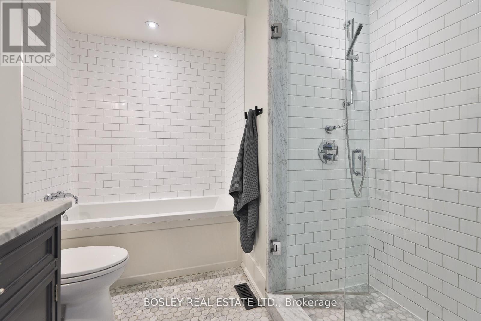 114 Ivy Avenue, Toronto, Ontario  M4L 2H7 - Photo 25 - E13122756