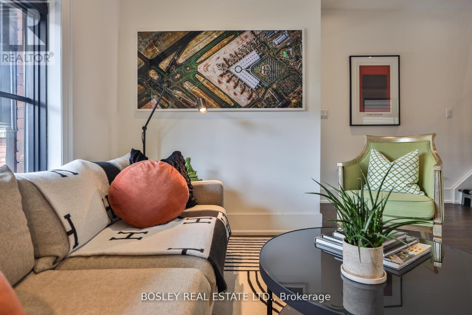 114 Ivy Avenue, Toronto, Ontario  M4L 2H7 - Photo 7 - E13122756
