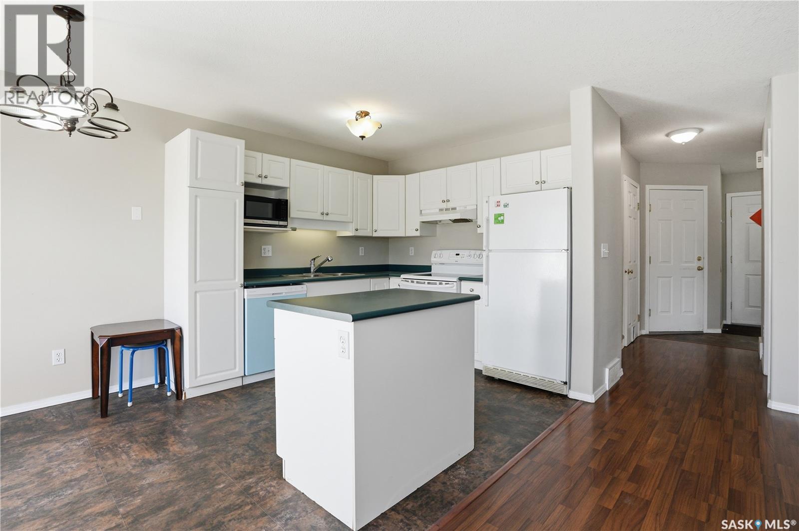 35 110 Keevil Crescent, Saskatoon, Saskatchewan  S7N 4N8 - Photo 6 - SK035559