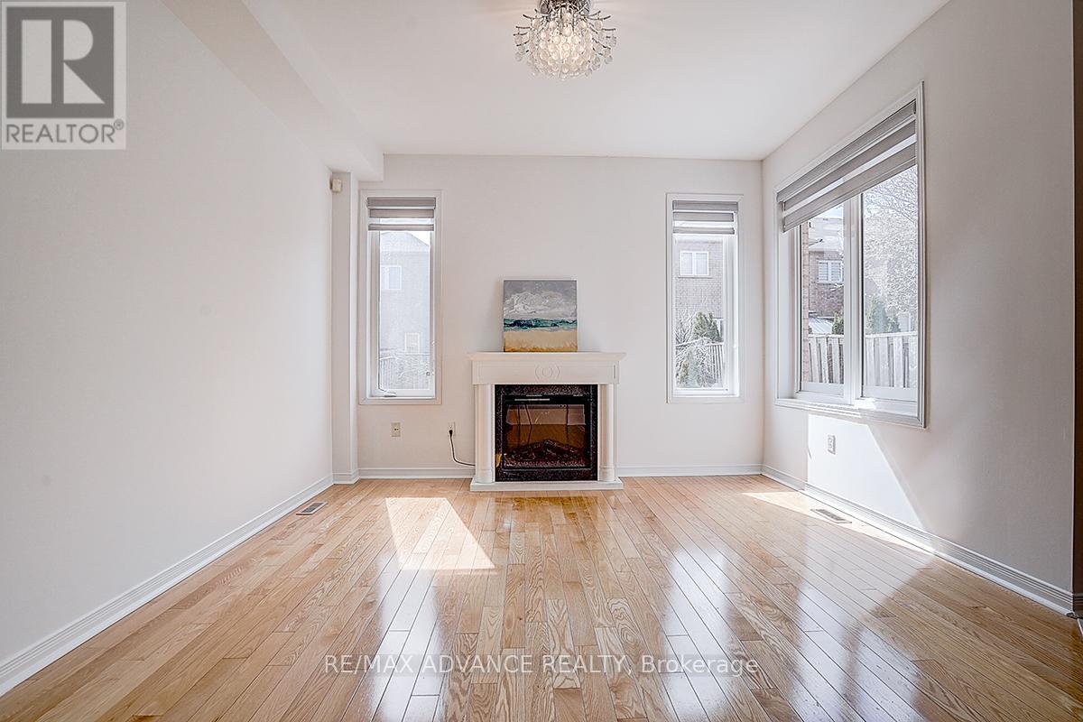 137 Laramie Crescent, Vaughan (Patterson), Ontario  L6A 0R1 - Photo 8 - N13122760