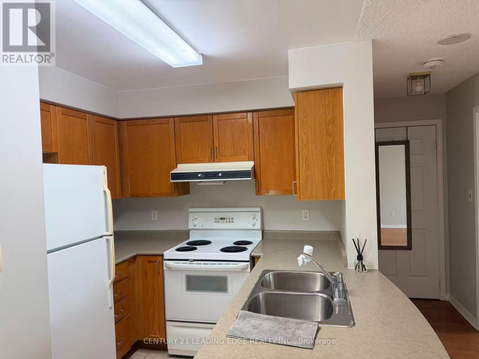 Ph15 - 51 Baffin Court S, Richmond Hill (Langstaff), Ontario  L4B 4P6 - Photo 8 - N13122818
