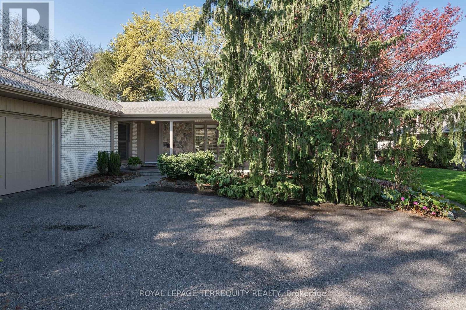 496 The Kingsway, Toronto, Ontario  M9A 3W6 - Photo 2 - W13122692