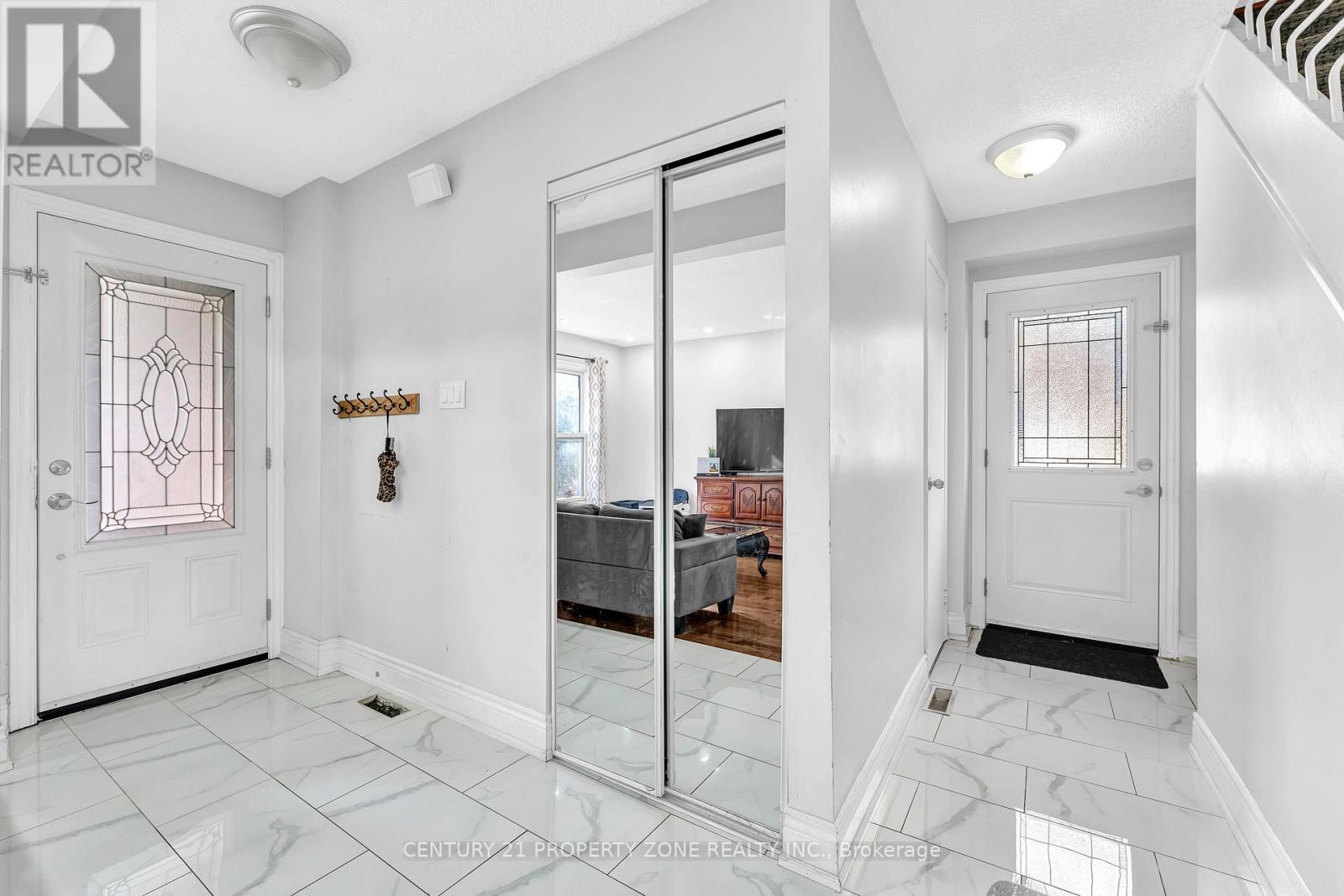 78 Traverston Court, Brampton, Ontario  L6Z 1C9 - Photo 3 - W13122720