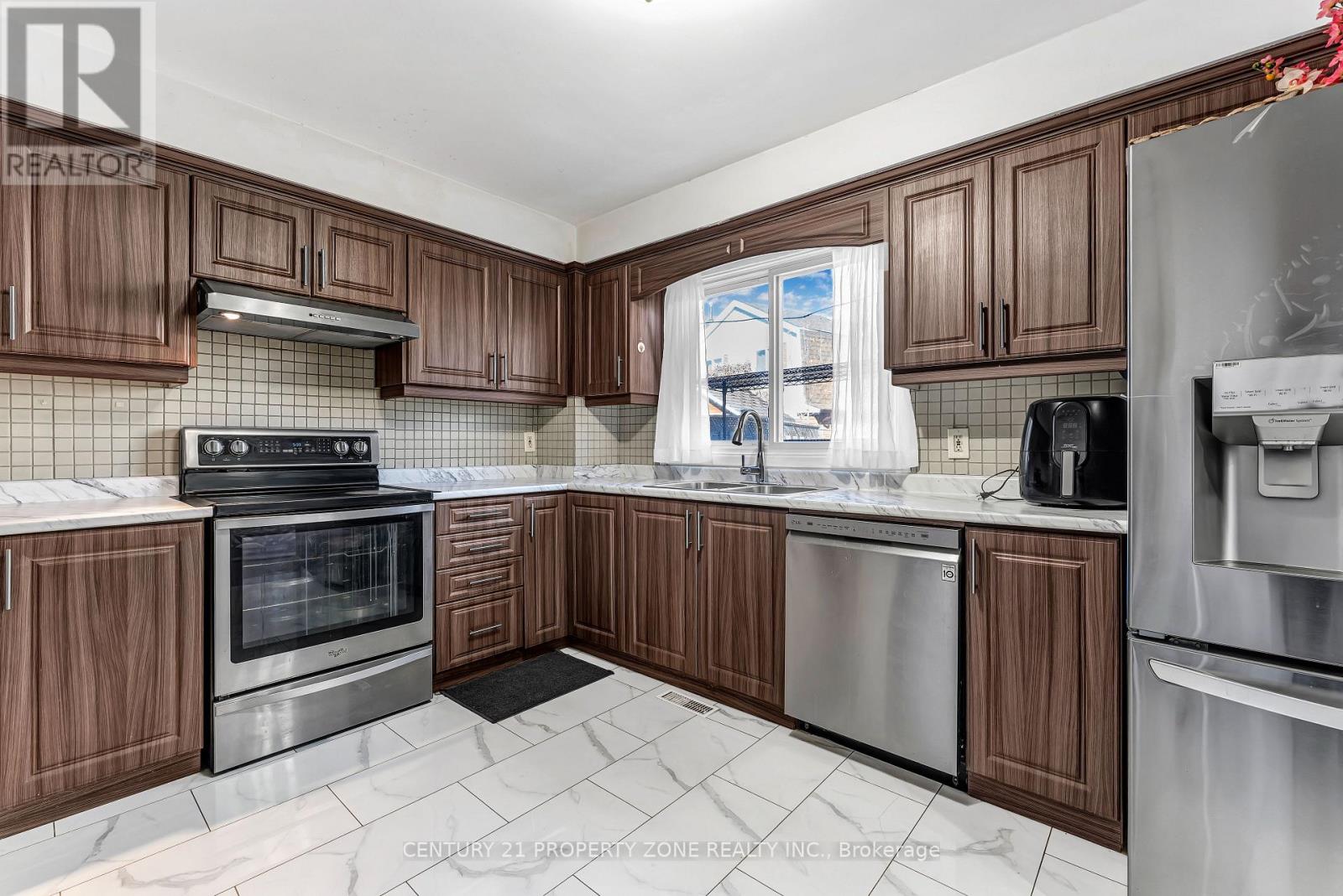 78 Traverston Court, Brampton, Ontario  L6Z 1C9 - Photo 9 - W13122720