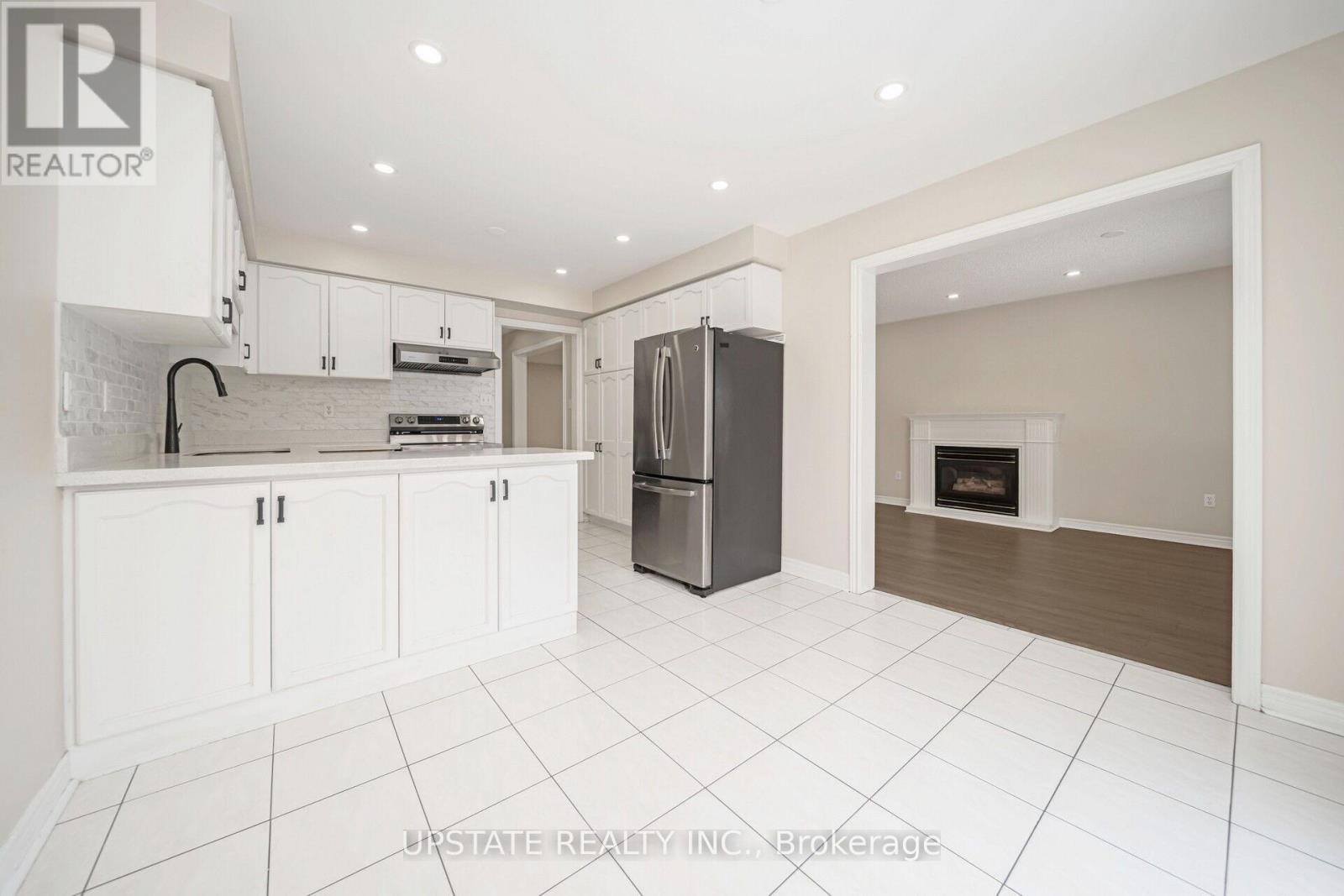46 Velvet Grass Lane, Brampton, Ontario  L6R 1W1 - Photo 7 - W13122722