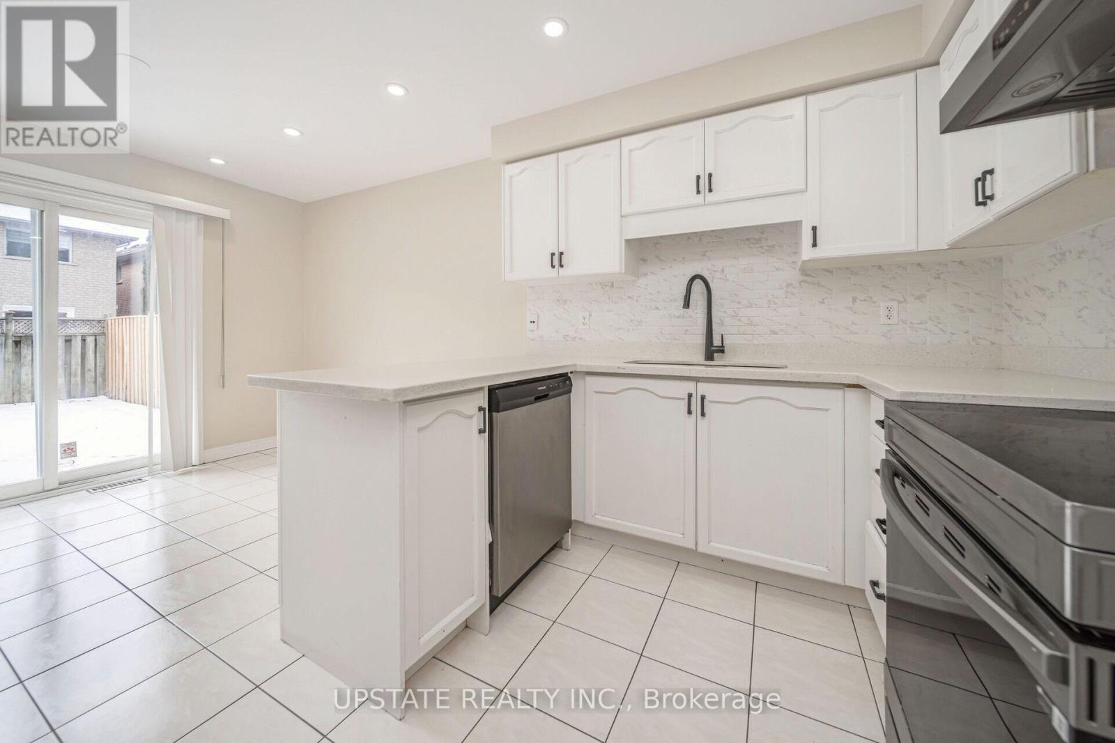 46 Velvet Grass Lane, Brampton, Ontario  L6R 1W1 - Photo 9 - W13122722