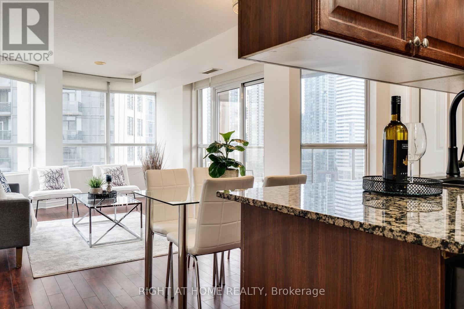 1713 - 310 Burnhamthorpe Road, Mississauga, Ontario  L5B 4P9 - Photo 16 - W13062044