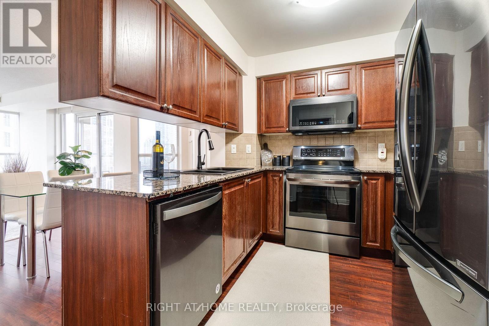 1713 - 310 Burnhamthorpe Road, Mississauga, Ontario  L5B 4P9 - Photo 13 - W13062044