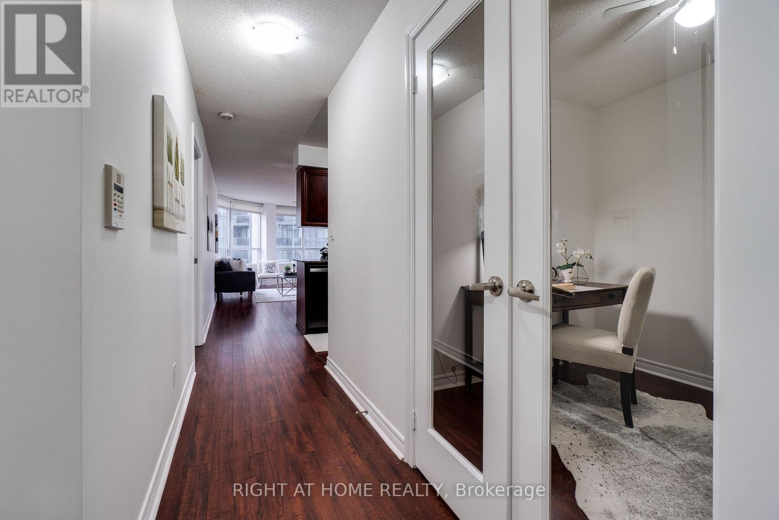 1713 - 310 Burnhamthorpe Road, Mississauga, Ontario  L5B 4P9 - Photo 4 - W13062044